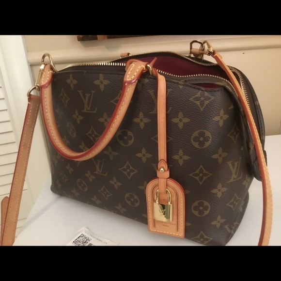 Louis Vuitton Handbags - LOUIS VUITTON TOTE